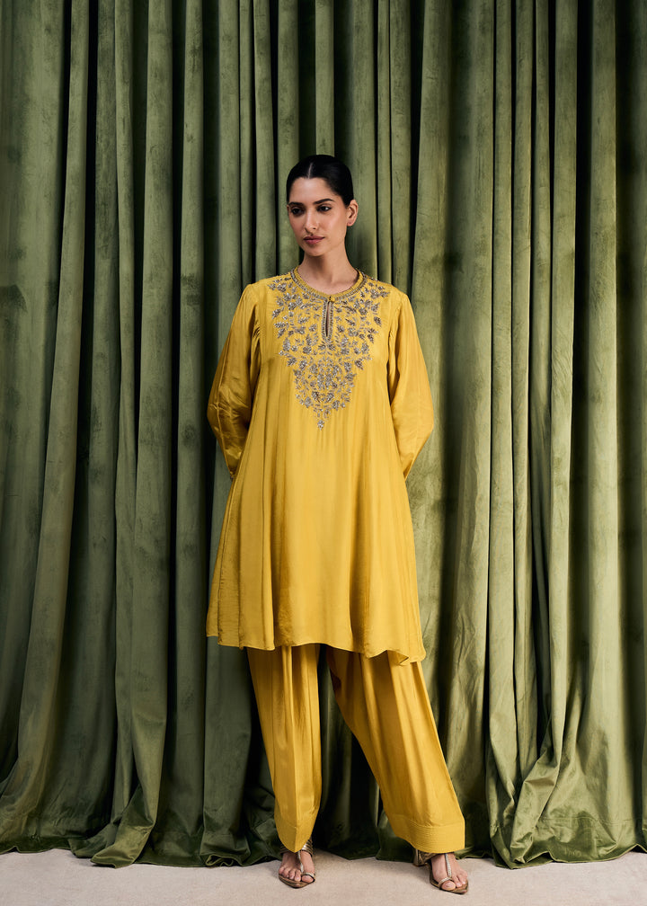 MATHURA H KURTA SET