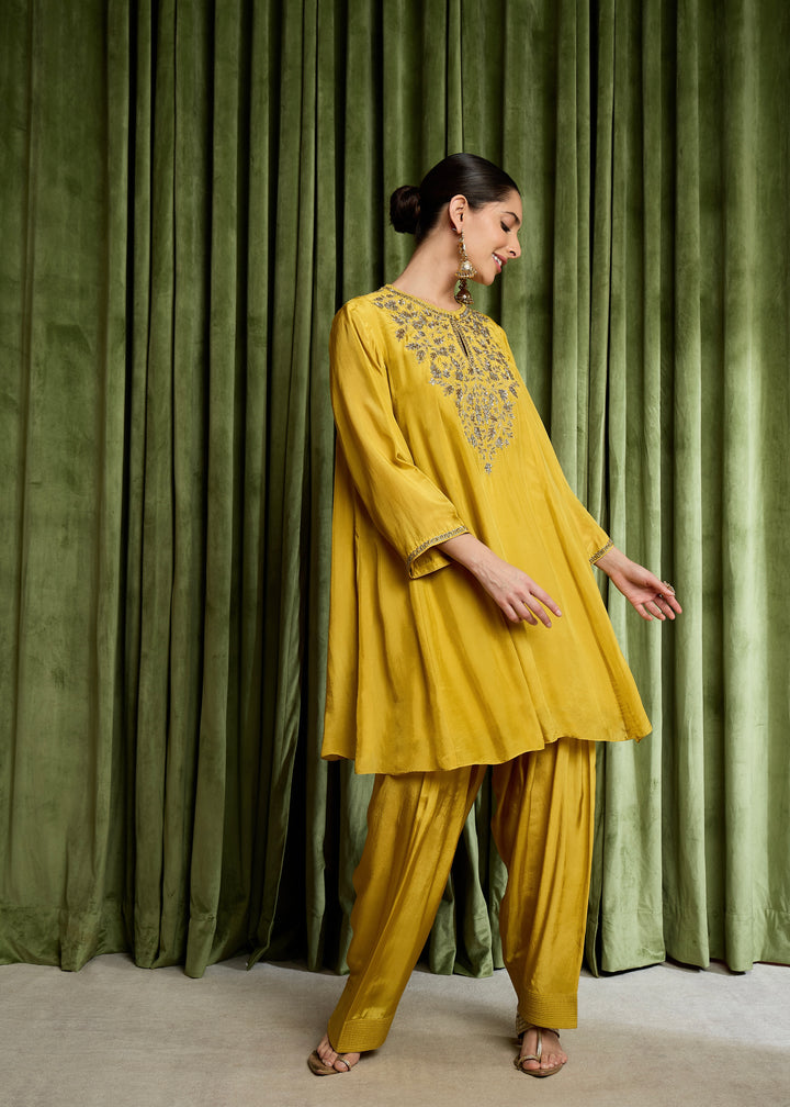 MATHURA H KURTA SET