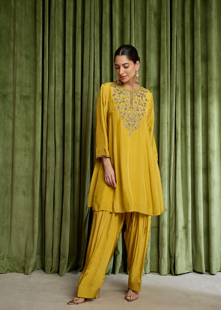 MATHURA H KURTA SET
