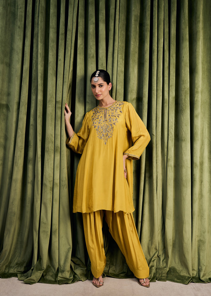 MATHURA H KURTA SET