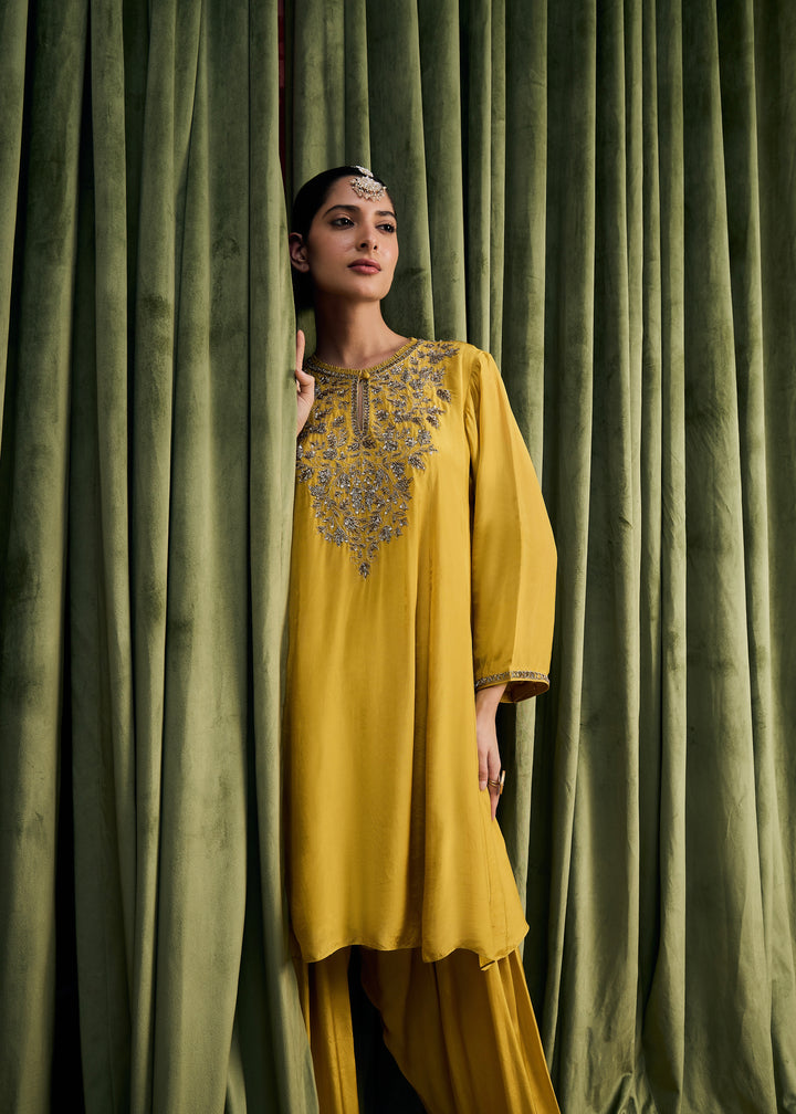 MATHURA H KURTA SET